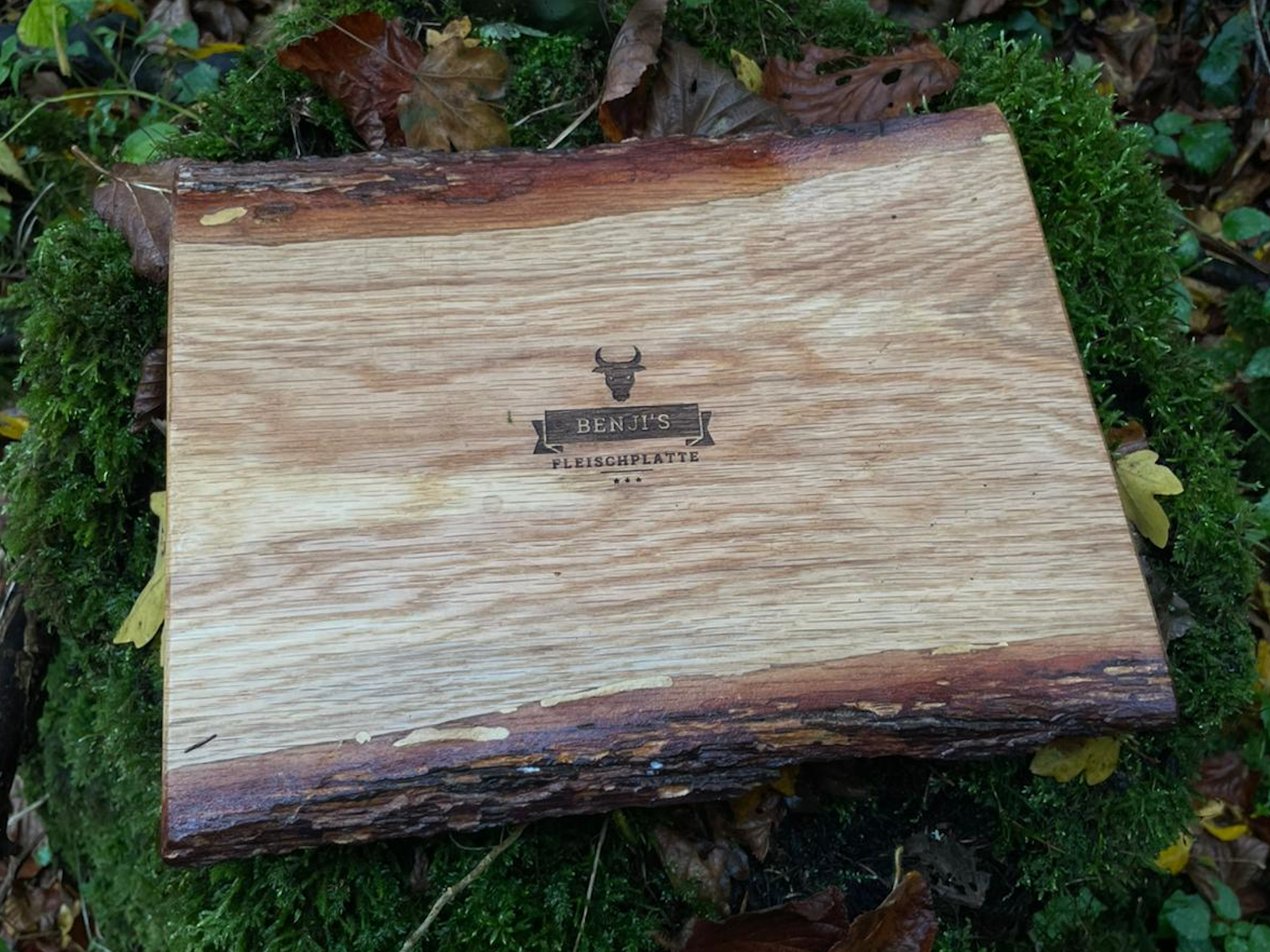 Personalisierbares Servier- oder Schneidebrett aus Schwarzwald Eiche